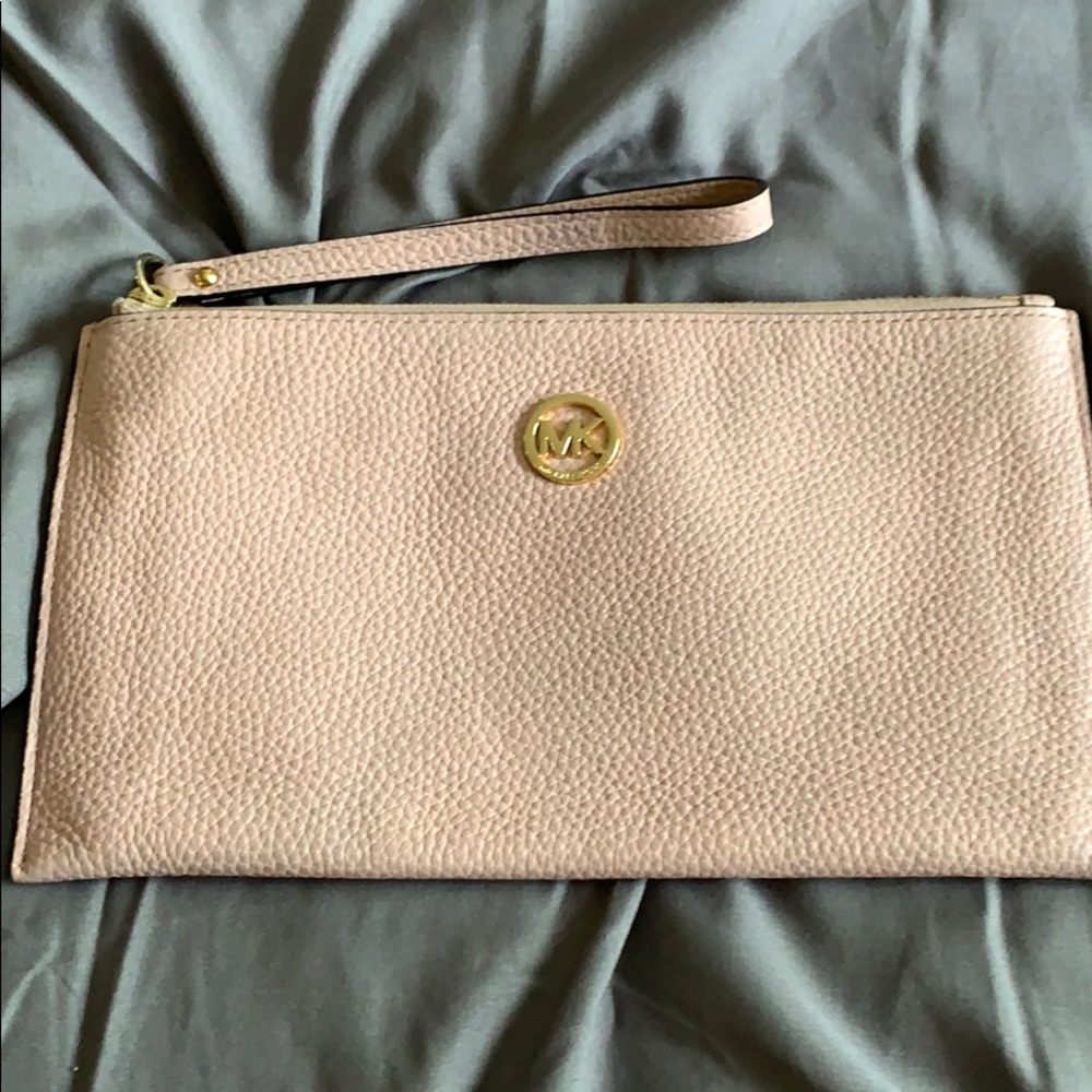 Michael Kors light pink wristlet
